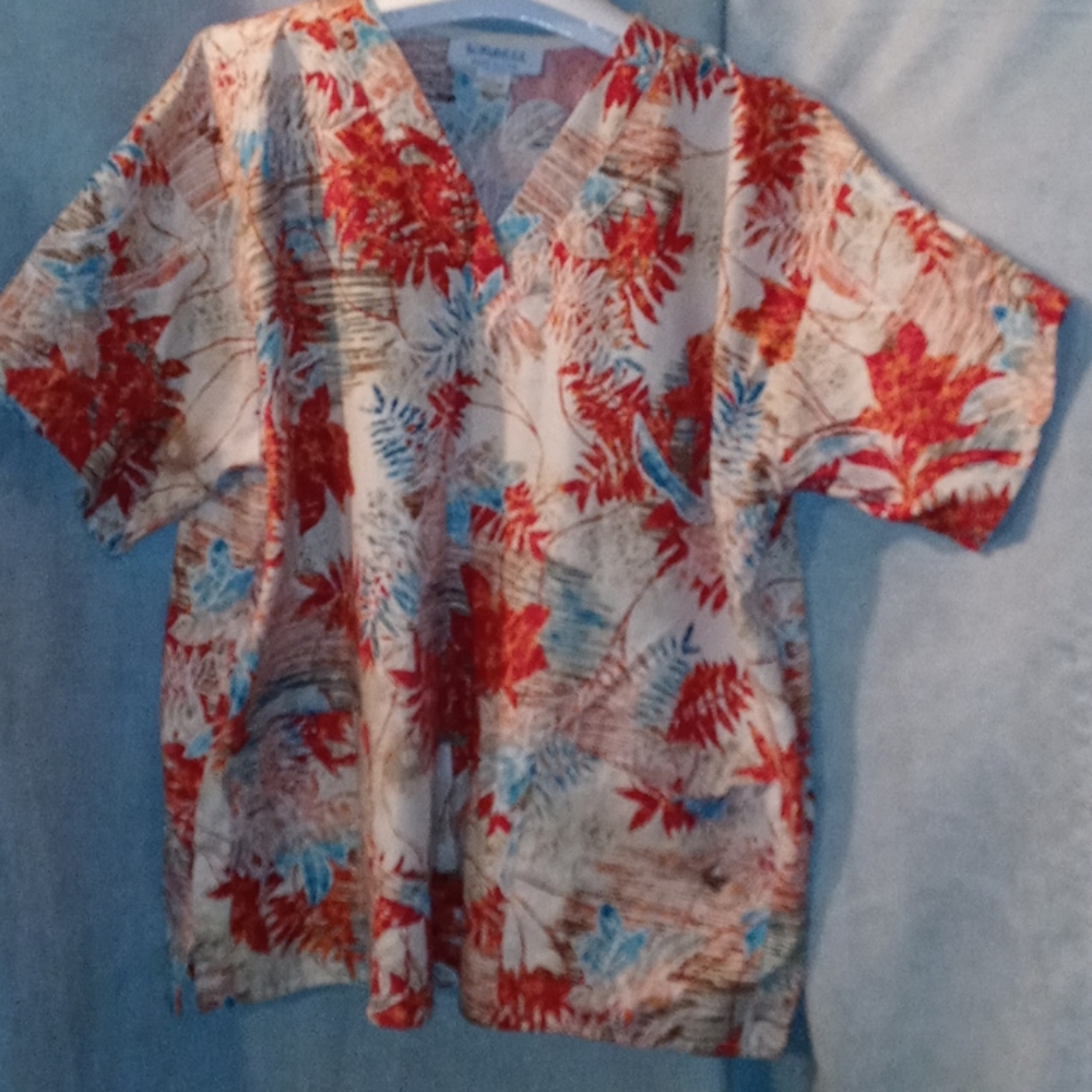 Scrubeez multicolored scrub top leaf pattern top
